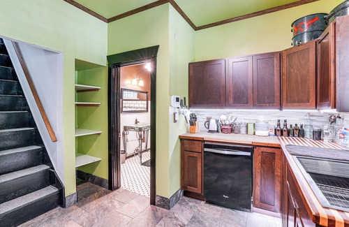 South Perry District Apartment | 2 Mi to Downtown Spokane: Nurse-ready Rental