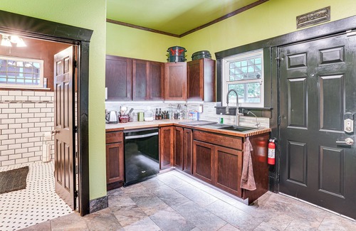 South Perry District Apartment | 2 Mi to Downtown Spokane: Nurse-ready Rental