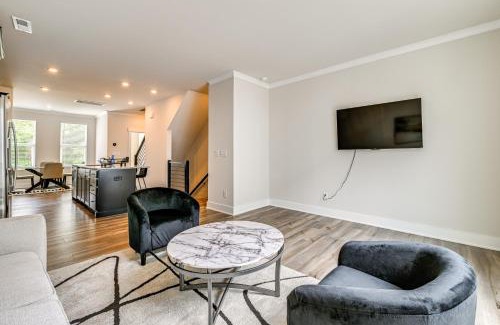 Charlotte House | 2 Mi to Dtwn Charlotte Unit with Rooftop Deck!