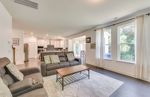 South Belmont House | 2 Mi to Historic Dtwn Belmont: Family Gem w/Patio