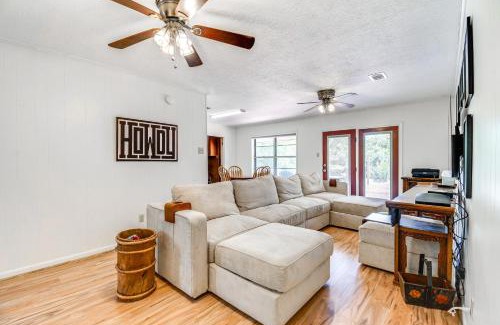 College Station House | 2 Mi to Kyle Field Bryan Home with Fenced Yard