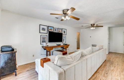 College Station House | 2 Mi to Kyle Field Bryan Home with Fenced Yard
