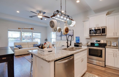 Montgomery House | 2 Mi to Lake Conroe Access: Home w/Pool Table!