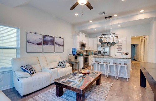 Montgomery House | 2 Mi to Lake Conroe Access: Home w/Pool Table!