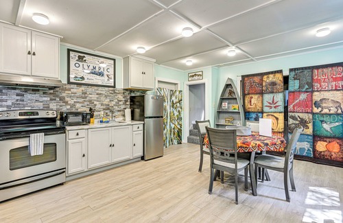 Hoodsport Cottage | 2 Mi to Lake Cushman Access: PNW Cabin Retreat!