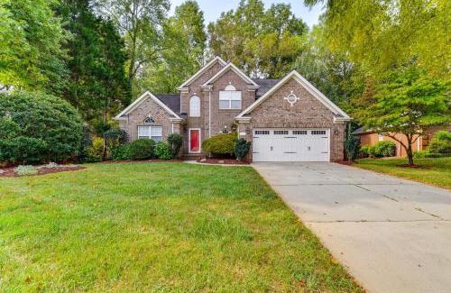 Huntersville House | 2 Mi to Lake Norman Home with Deck in Huntersville!