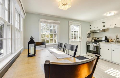 Teaticket House | 2 Mi to Main St Falmouth Cape Cod Home