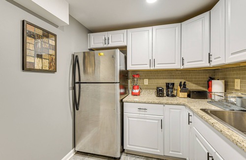 Long Reach Apartment | 2 Mi to Shops & Eateries: Columbia Condo w/Patio