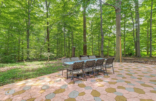 Long Reach Apartment | 2 Mi to Shops & Eateries: Columbia Condo w/Patio