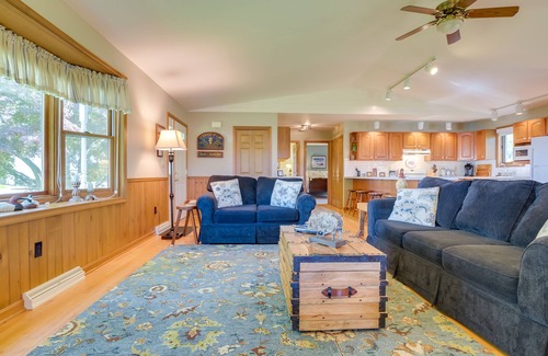 Stewartstown Cottage | 2 Mi to Wineries: Calm Cottage on 90 Acres w/Barn