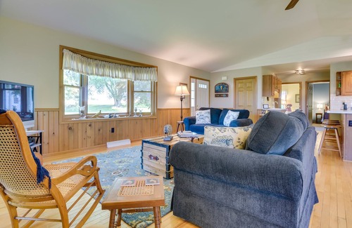 Stewartstown Cottage | 2 Mi to Wineries: Calm Cottage on 90 Acres w/Barn