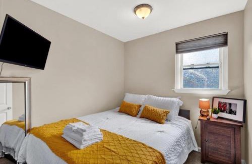 Graduate Hospital House | 2 Miles From Rocky Statue