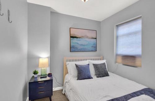 Graduate Hospital House | 2 Miles From Rocky Statue