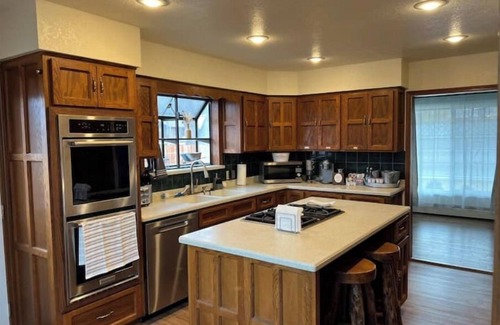 Williams Cottage | 2 min from rt 66- hot tub-firepit-bocceball-bbq