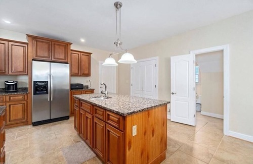 Norfolk House | 2 mins away from the beach.