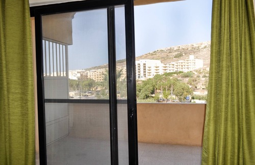 Marsalforn Apartment | 2 mins walking distance from Marsalforn Bay - sleeps 7