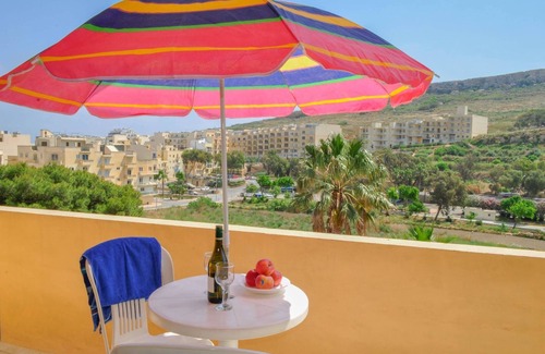 Marsalforn Apartment | 2 mins walking distance from Marsalforn Bay - sleeps 7