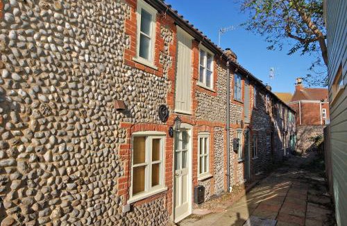 Sheringham House | 2 Museum Cottages, Sheringham - Keys Holiday Cottages