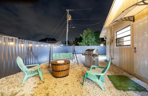 Lake Worth Apartment | 2 PPL 5 mins to Golf Courses Patio Pets BBQ