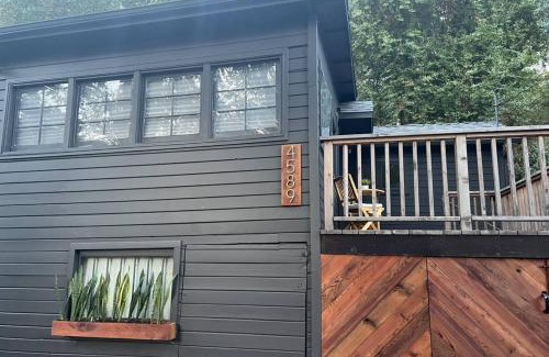 Glen Ellen House | 2 Queen Beds, Dog Friendly, Fenced in Yard