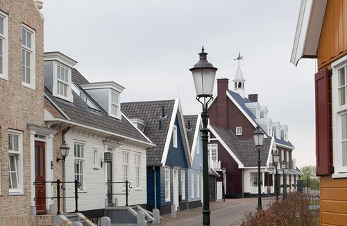 Municipality of Huizen House | 2 Relaxing Haven Near Naarderbos Trails, Nature Reserve & Cultural Attractions