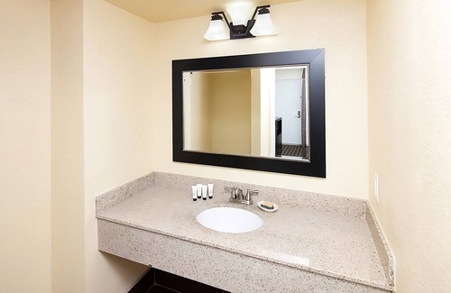 Redding Resort | 2 Relaxing Units! Outdoor Pool, Parking, Pets Allowed, Near River Side Park!