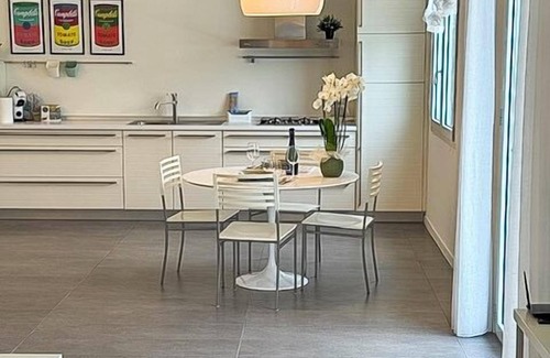 Lezzeno Apartment | 2-room apartment with large balcony in direct lakeside location