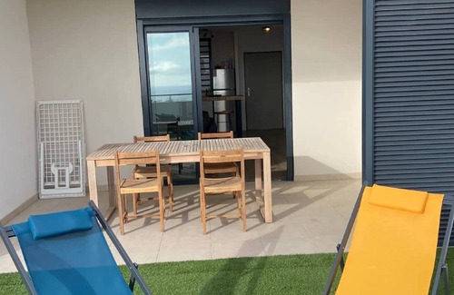 Piton Saint-Leu House | 2-room apartment with a large 40 m2 terrace, a jacuzzi with ocean view.