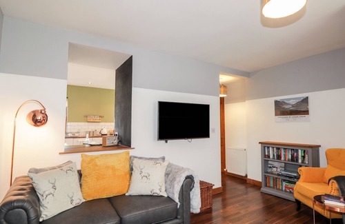 Portsoy Cottage | 2 SEAFIELD PLACE, pet friendly, character holiday cottage in Portsoy