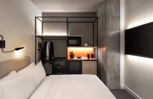 Brossard Hotel | 2 Sleek Rooms w/ Large Windows Perfect for Staycations & Shopping Nearby