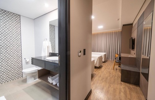 Foz do Iguacu Hotel | 2 Stay: Superior Triple Room w/3Twin Beds | Perfect for Friends or Small Group