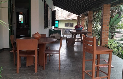 Itaipuacu Villa | 2-storey colonial mansion 400 m from the beach. Large balcony, swimming pool, barbecue.