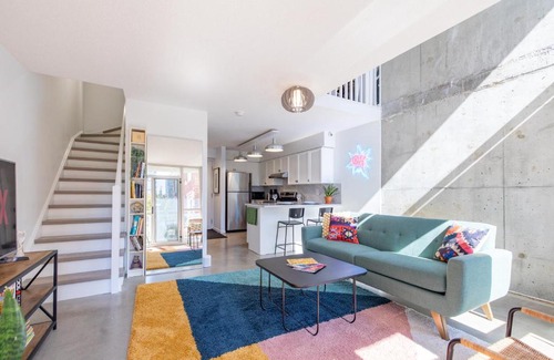 King West Village Apartment | 2 Storey Creative Downtown West Loft