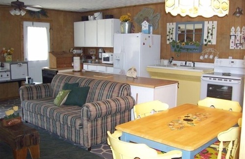 East Dublin Cottage | 2 Story Cottage at 100+Acre Lake - Come Visit with Us!
