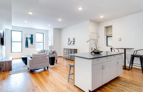 Pulaski Park Apartment | 2 Suites 2 Floors in Downtown Chicago