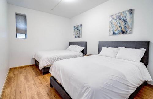 Pulaski Park Apartment | 2 Suites 2 Floors in Downtown Chicago