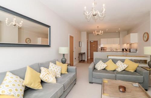 Bugford Apartment | 2 The Manor House, Hillfield Village