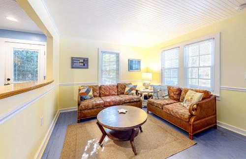 Bradenton Beach House | 2 -Unit Beach to Bay Cottage.Not Grandma's Place