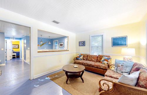 Bradenton Beach House | 2 -Unit Beach to Bay Cottage.Not Grandma's Place