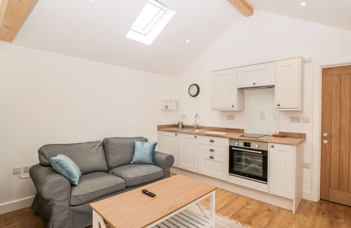 New Forest District Cottage | 2 WELFORD BARNS, pet friendly, with a garden in Fordingbridge