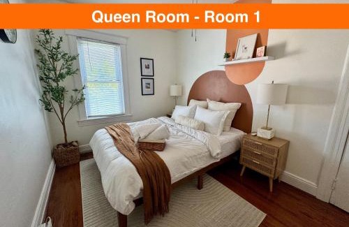The Heights House | 20 min NYC-Modern Private Room-Queen Bed-Parking