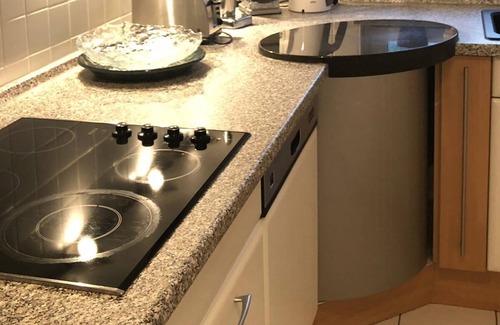 Munchen District Apartment | 20 min to Marienplatz, 4-Zi-Whg in Munich-Neubiberg