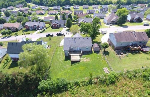 Millersville House | 20 mins to Nashville, fenced yard included