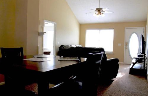 Millersville House | 20 mins to Nashville, fenced yard included