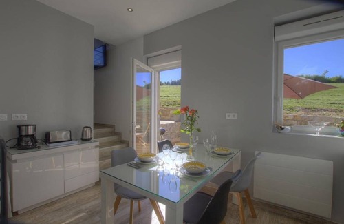 Saint-Martin-du-Frene House | 200 m² Gîte ∙ 5 bedrooms ∙ 12 guests