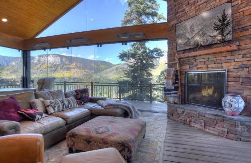 Columbine Lake House | 2001 Lake Purgatory Drive