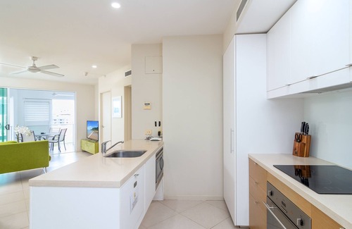 Cairns North Hotel | 201 Lake Street Apartments