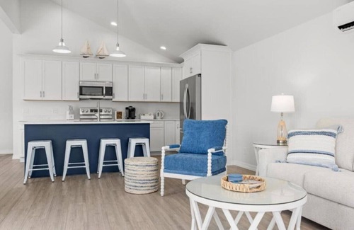 Winterport Cottage | 2024 Remodel - Magnificent Water View, A/C, Dogs, Yard, Games, Fire Pit, Trendy