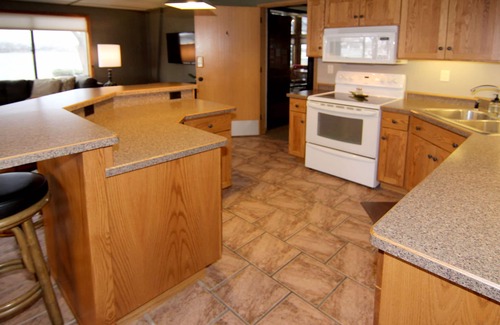 Glenwood House | 2025 - Wed. free Labor Day wknd - Thurs night for Fri-Sun stays. Rest. may apply