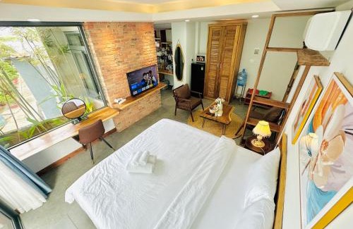 Ninh Kieu Apartment | 202MSNK Luxe Studio w Balcony & Kitchen